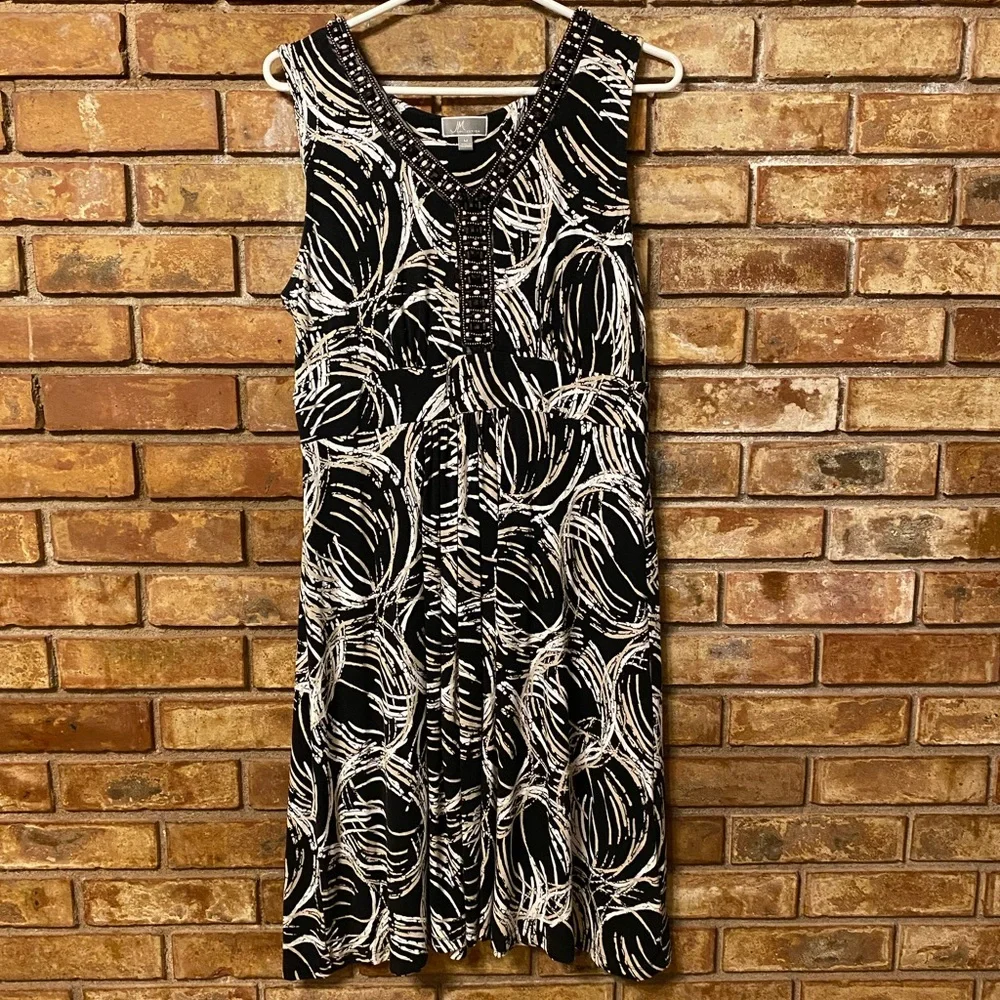 Black and White Patterned Sleeveless Dress - Picture 1 of 6